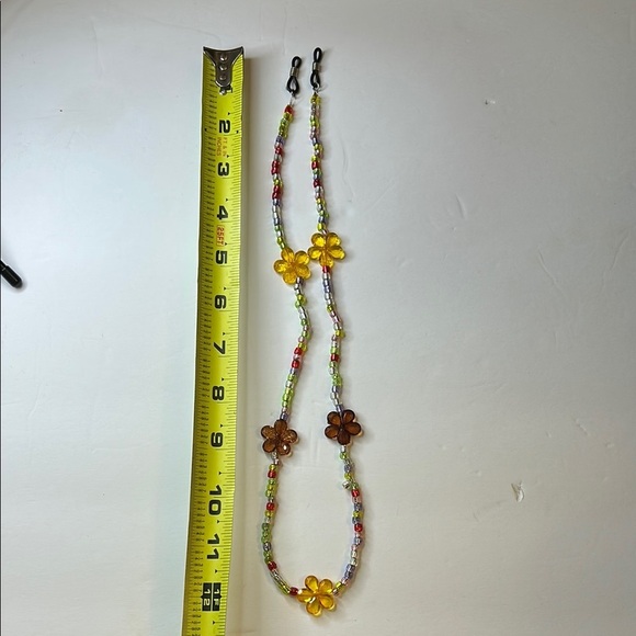 Glasses / sunglasses holder with Yellow and Brown flowers and colorful beads - Picture 6 of 6